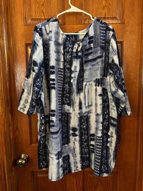 Graver Studio 3X Blue & White Pullover Short Sleeve Floral Print